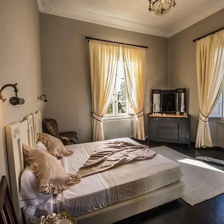 Mesmerizing With Charming And Authentic View Лоро-Чуффенна
